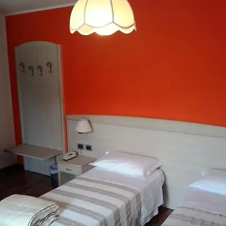 Hotel Pizzeria Mezzolago 3*